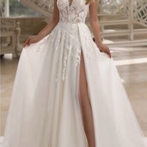 NEW! Elegant White Lace A-Line Dress with High Slit